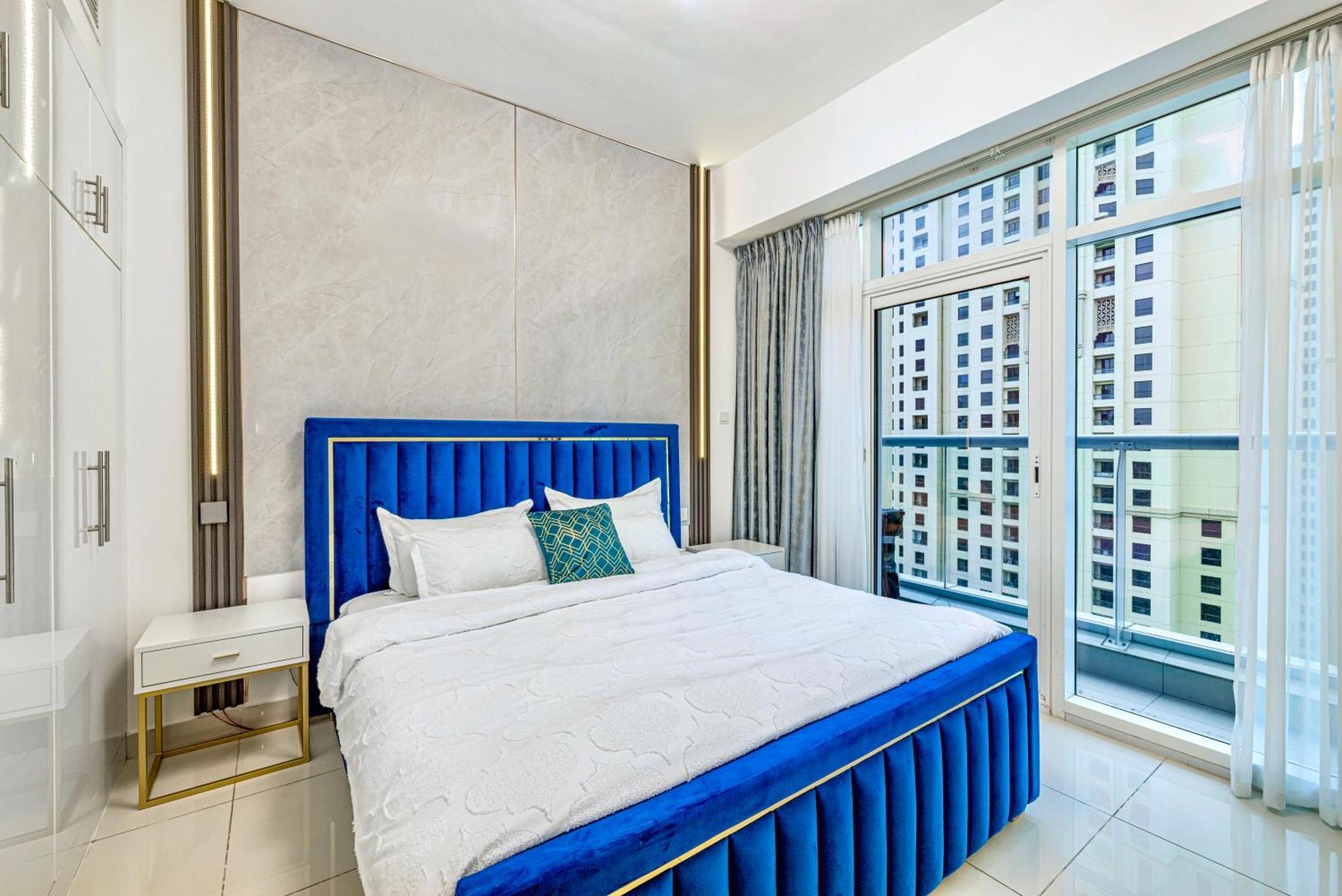 5 Star Serviced Apartment With Beach Access In The Heart Of Dubai Marina Free Welcome Gift Box Upon Arrival Bagian luar foto