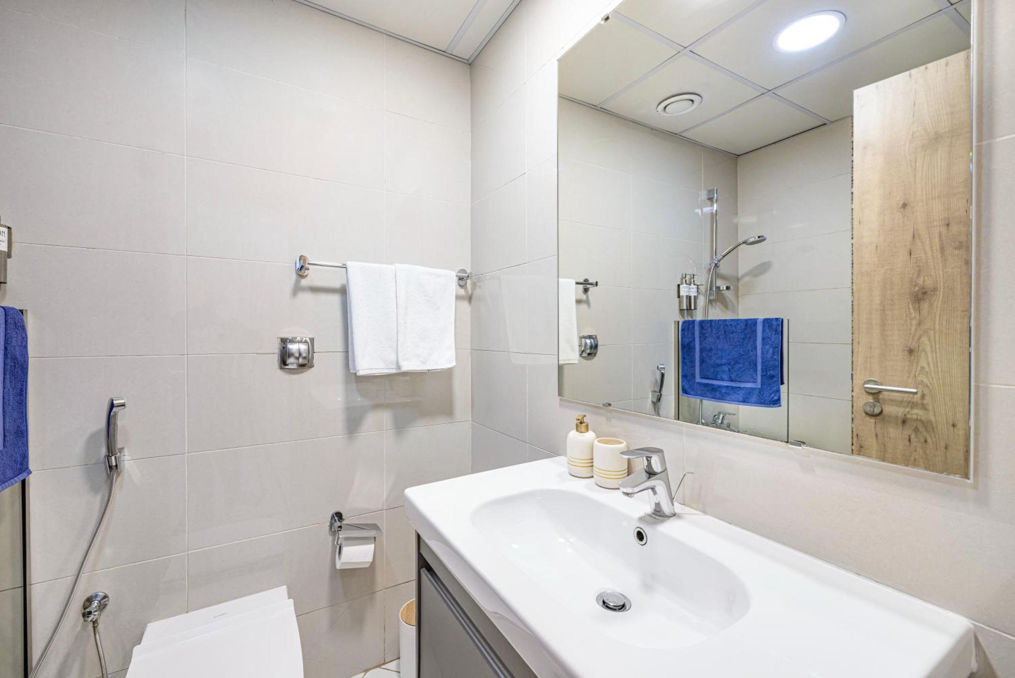 5 Star Serviced Apartment With Beach Access In The Heart Of Dubai Marina Free Welcome Gift Box Upon Arrival Bagian luar foto