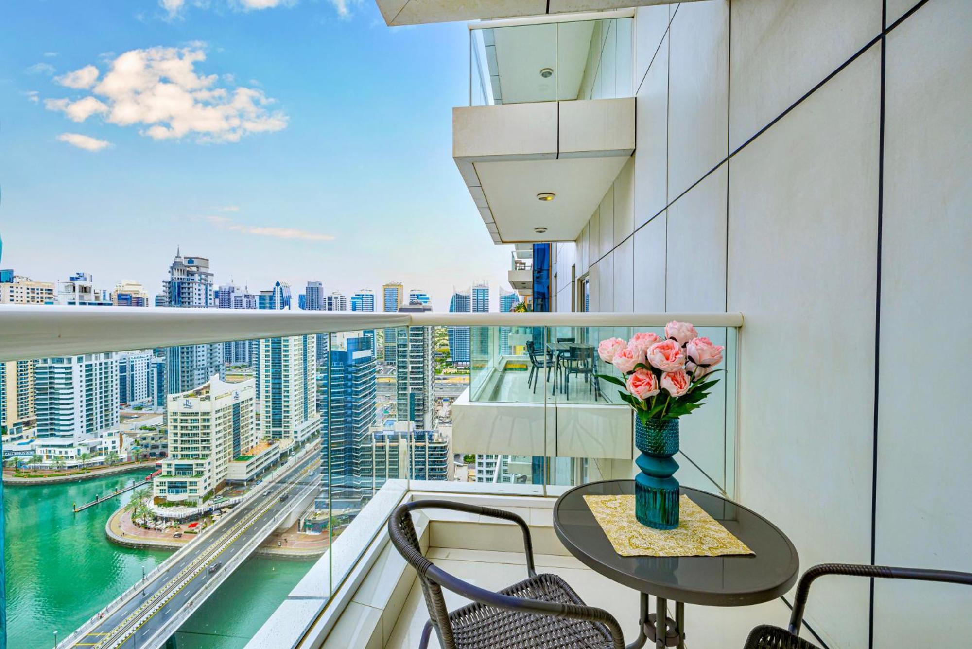 5 Star Serviced Apartment With Beach Access In The Heart Of Dubai Marina Free Welcome Gift Box Upon Arrival Bagian luar foto